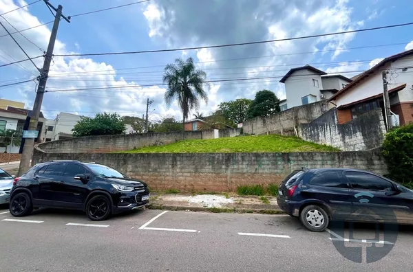 Localização Estratégica: Terreno Ideal para Projetos Comerciais ou Residenciais