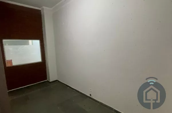 Sala comercial no centro de São Roque 