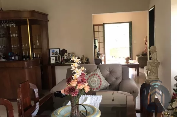 Casa ampla no Centro