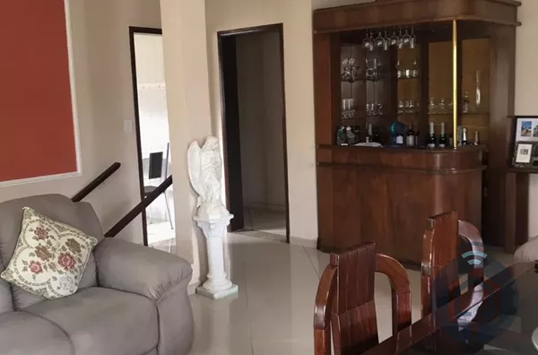 Casa ampla no Centro