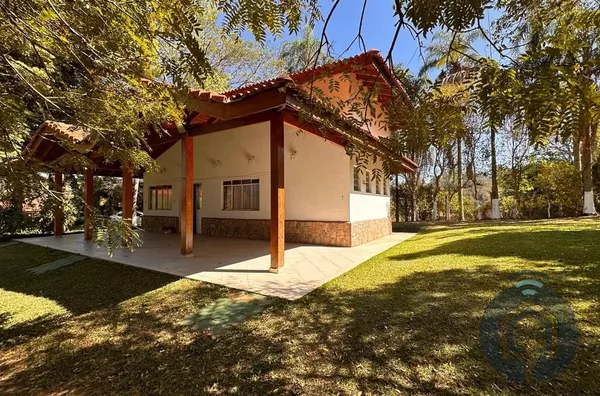 Refúgio Exclusivo: Propriedade de Alto Padrão com Vista Panorâmica e Estrutura Completa