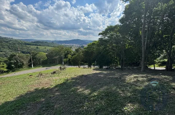 Seu refúgio no Quebec: terreno em condomínio com projeto pronto para construir!