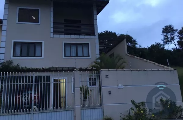 Casa espaçosa com 4 dormitórios em São Roque!! - Foto 1