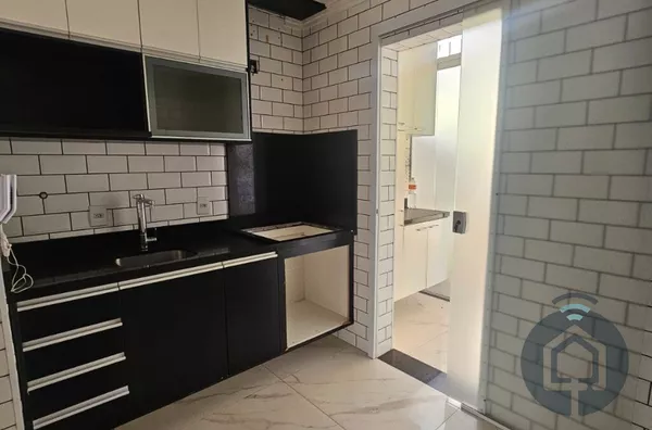 Casa em condomínio com 3 quartos e área gourmet!