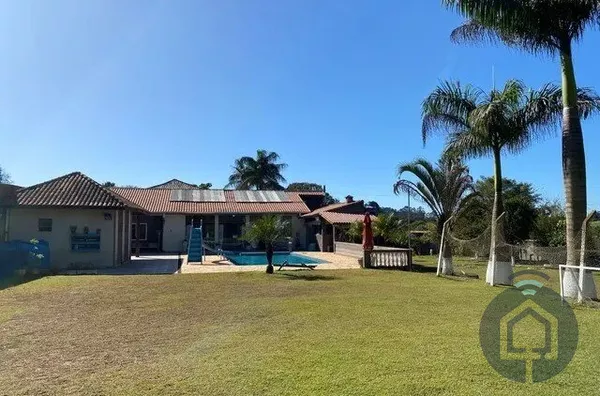 Chácara encantadora com lazer completo em Mairinque – perfeita para curtir com a família ou investir!