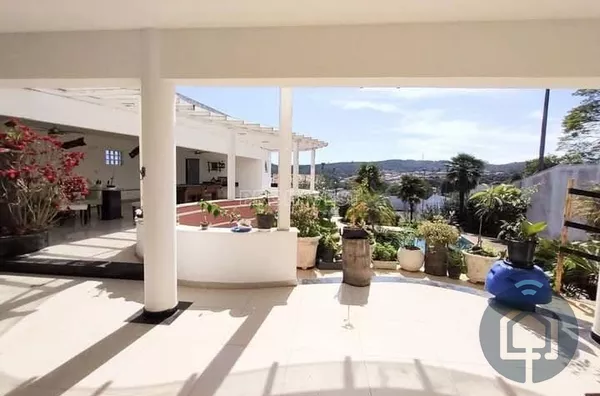 Exclusiva Casa em Condomínio Fechado com 4 Suítes e Área de Lazer Completa em Ibiúna