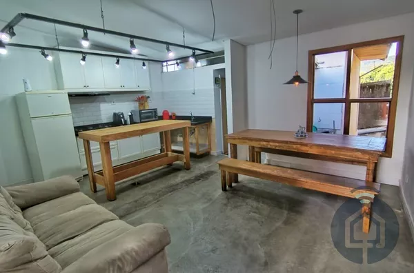 Investimento Flexível: Residência Aconchegante ou Espaço Comercial Estratégico em São Roque