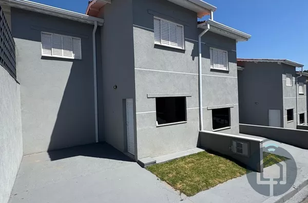 Casa em condomínio com lazer completo!