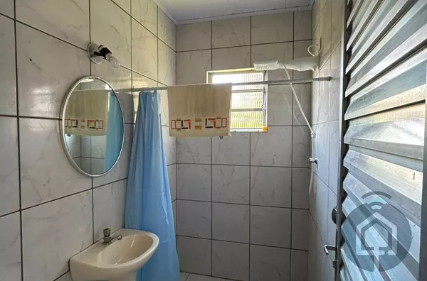 Terreno com galpão e casa de apoio!