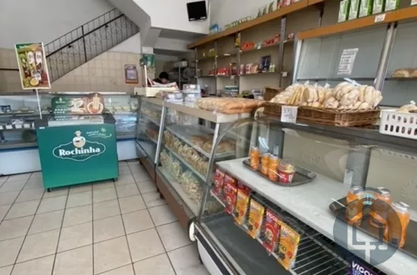 Espaço comercial com estacionamento 