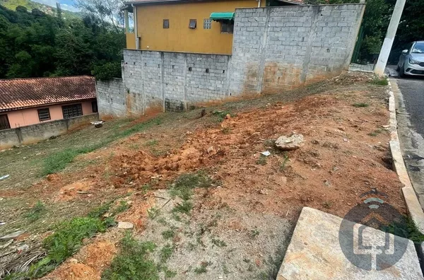 Terreno em Condomínio Fechado à Venda – 250 m² em São Roque!