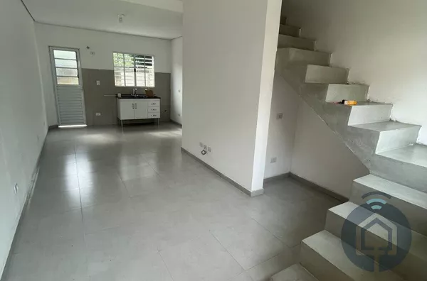 Conforto e Praticidade em São Roque – Casa com Duas Suítes e Varanda no Bairro Marmeleiro