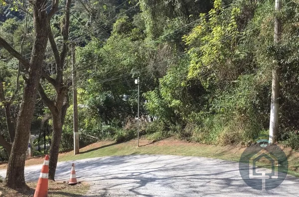 Terreno com vista em condomínio fechado 