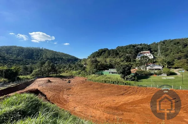 Galpão para Aluguel em Santana de Parnaíba - Localização Privilegiada de Frente para a Castelo Branco