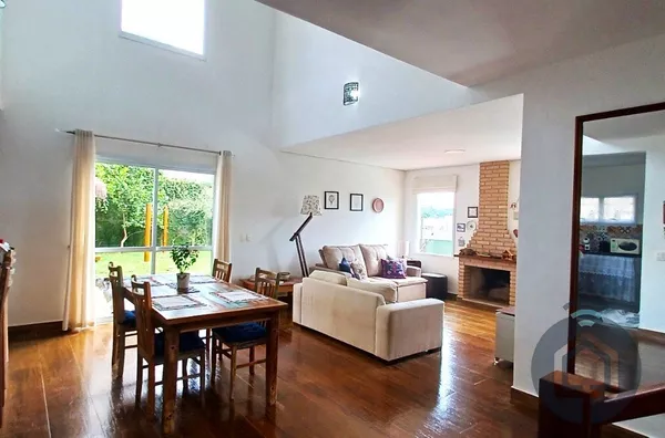 A casa ideal para quem valoriza qualidade de vida: Condomínio com clube, lago e infraestrutura completa