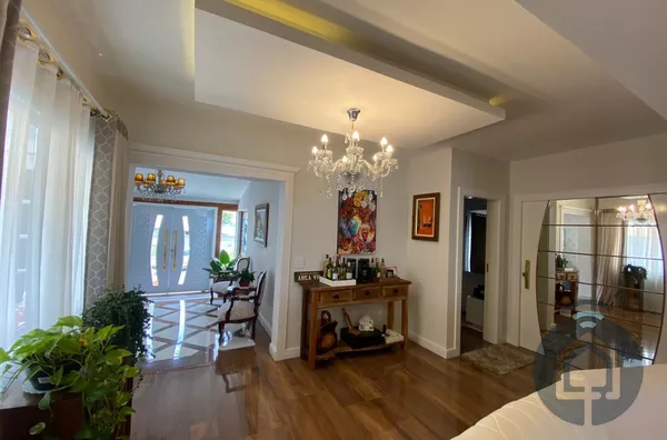 Casa de alto padrão em condomínio fechado 