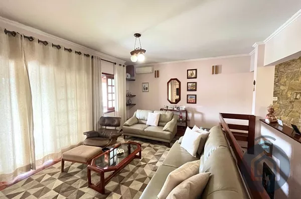 Aconchego e Versatilidade em uma Residência Completa no Jardim Flórida