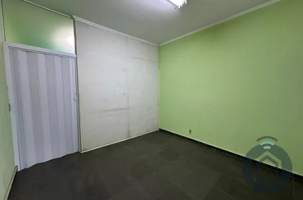 Excelente Sala Comercial para Aluguel no Centro de São Roque.