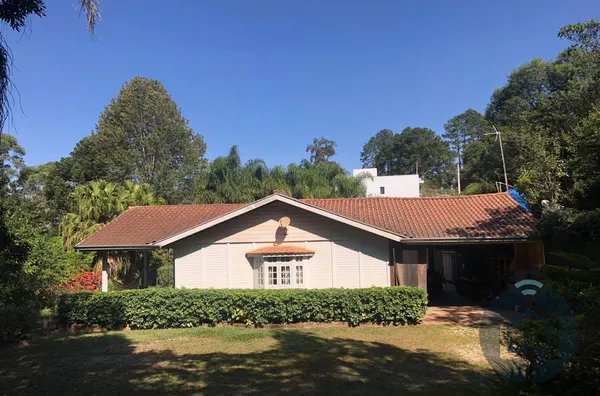 Linda Chácara à Venda no Loteamento Clube dos Oficiais da Polícia Militar