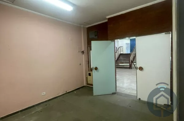 Sala comercial no centro de São Roque 