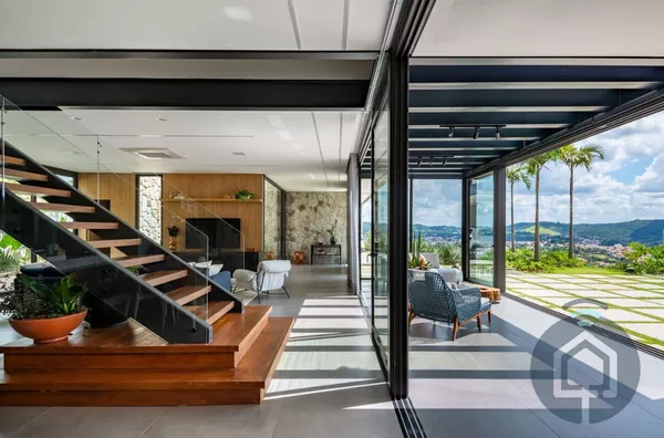 Exclusividade e Elegância – Casa Contemporânea e Vista Deslumbrante