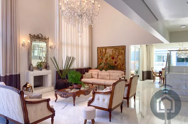 "Estilo de Vida Sofisticado: Explore Cada Faceta desta Casa de Alto Padrão