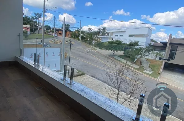 Casa de alto padrão em condomínio fechado 