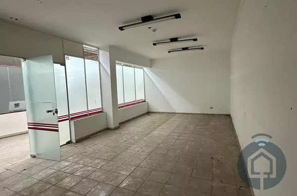 Sala comercial no centro de São Roque 