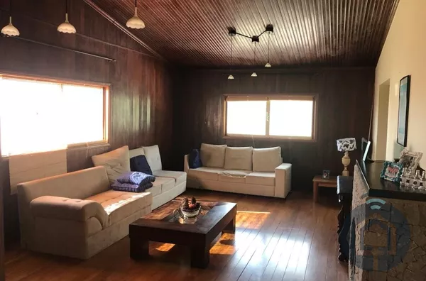 Chácara na Estrada do Vinho com Vista Panorâmica!