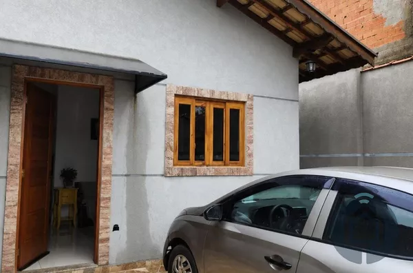 Casa aconchegante com suíte, quintal e ótima localização em Mailasqui!!
