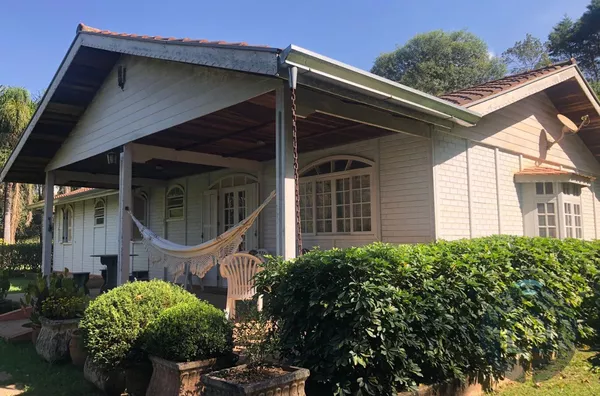 Linda Chácara à Venda no Loteamento Clube dos Oficiais da Polícia Militar