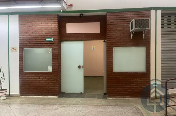 Sala comercial no centro de São Roque 