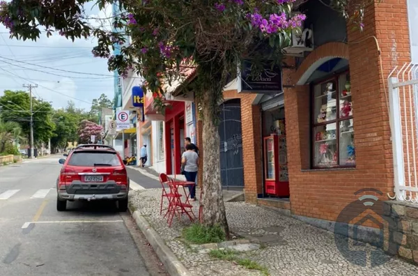 Excelente casa comercial no centro