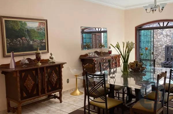 Casa ampla em bairro nobre