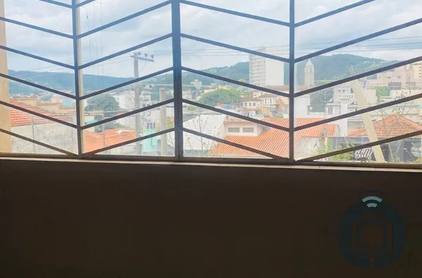 Casa com 600m² de Terreno no Centro de São Roque!