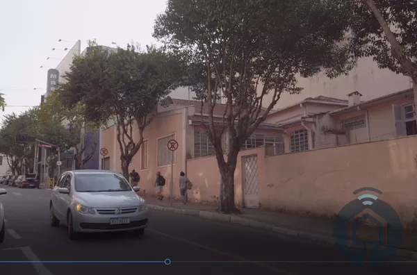 Oportunidade no Centro: Residência + Ponto Comercial!