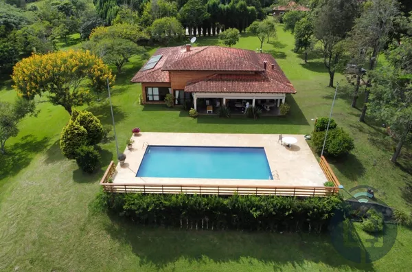 Maravilhoso Sítio à Beira da Represa: O Refúgio dos Seus Sonhos