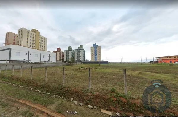 Terreno a duas quadras da praia de Massaguaçu 