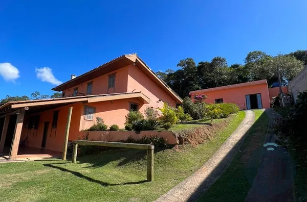 Sítio à Venda em Mairinque com 6 Quartos e Amplo Espaço