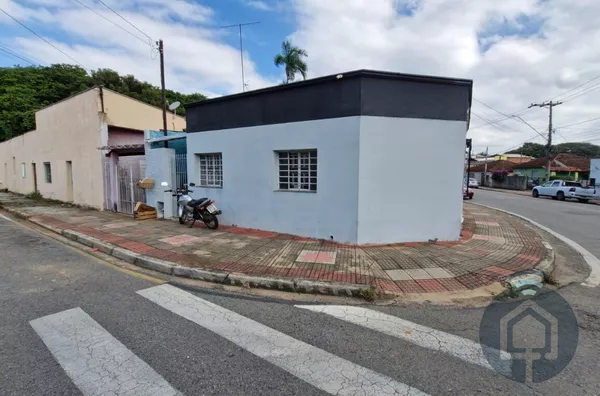 Casa no Cambará à Venda – Excelente para Moradia ou Negócio
