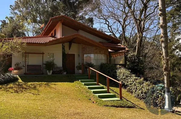 Refúgio Exclusivo: Propriedade de Alto Padrão com Vista Panorâmica e Estrutura Completa