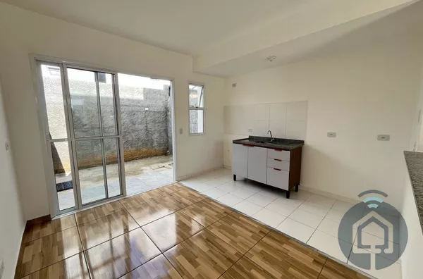 Charmoso Sobrado em Condomínio Fechado