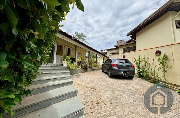 Casa Térrea com Potencial de Retrofit no Condomínio São Paulo II – Granja Viana! - Foto 6