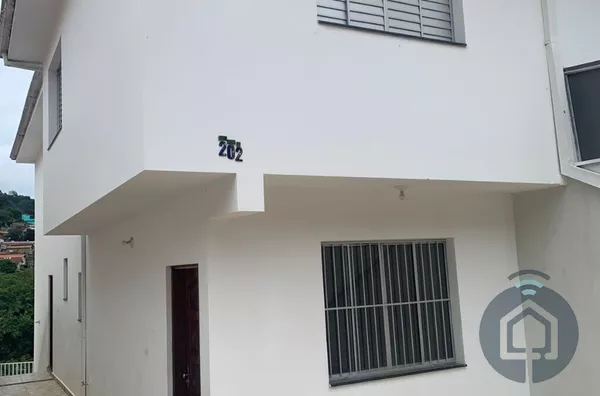 Encantador sobrado com 3 dormitórios, suíte e quintal espaçoso! - Foto 2