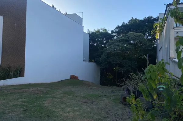 Seu futuro começa aqui – Terreno em condomínio fechado com ótima localização!