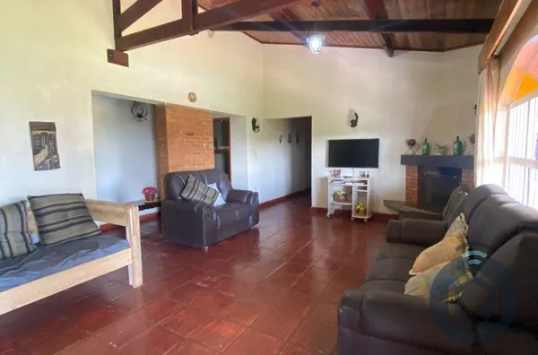 Seu Refúgio Perfeito: Chácara com Salão de Festas e Piscina