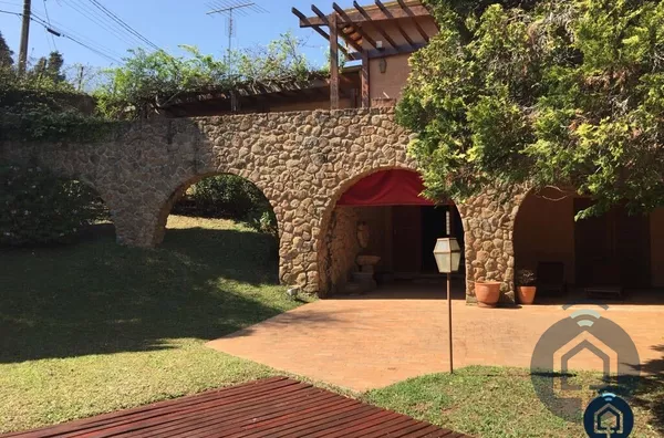 Excelente casa estilo sobrado de alto padrão