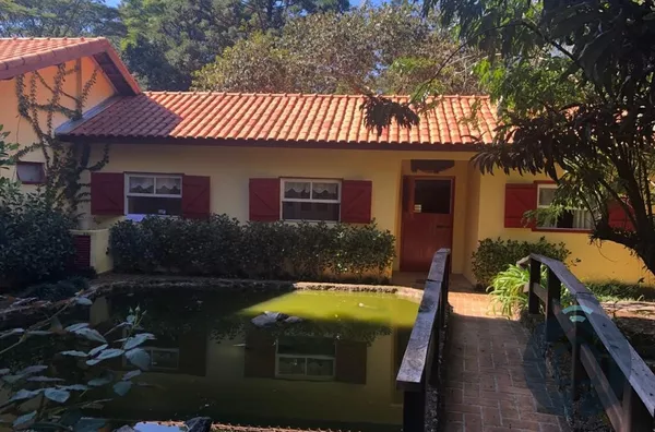 Sítio à Venda na Estrada do Vinho, São Roque: 22.000 m² com Chalé e Lazer Completo