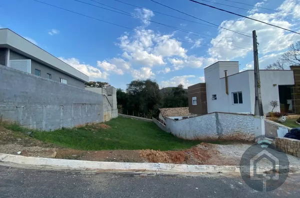 Lote em condomínio fechado