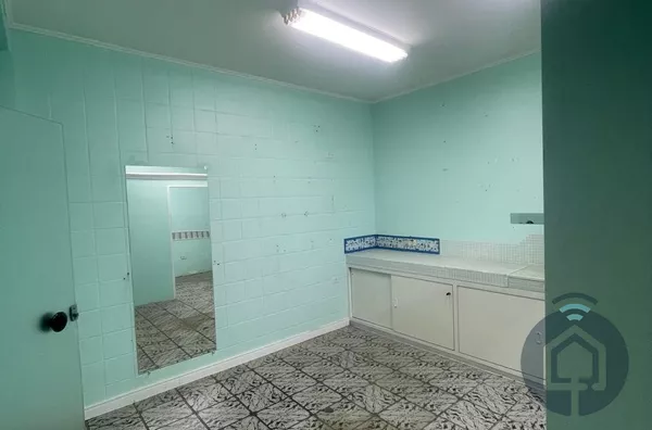 Sala comercial no centro de São Roque 